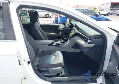 2018 Toyota Camry Le z USA, uszkodzony, nr VIN 4T1B11HK5JU015844